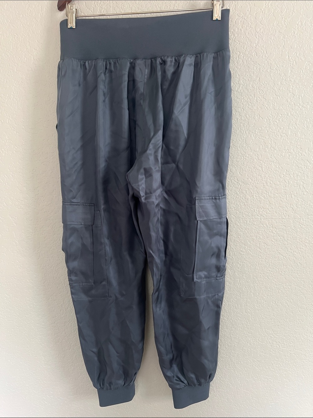 Cinq a Sept Giles Cargo Pants
Shadow. Size Large - Picture 4 of 9
